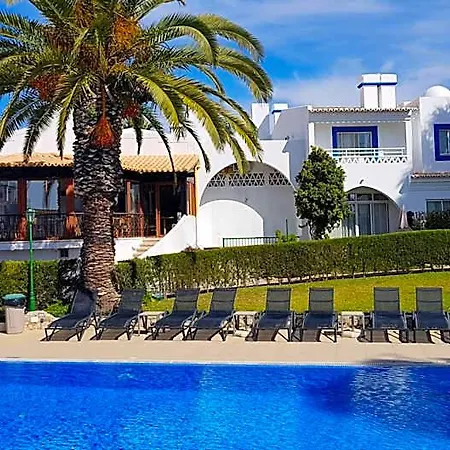 Pestana Palm Gardens Карвоейру